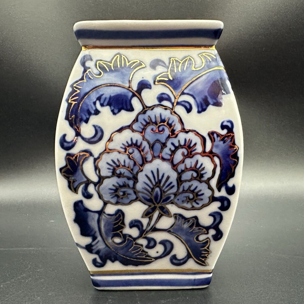 Vintage Chinoiserie Cobalt Blue White Porcelain Miniature Bud Vase Gold Gilt 4"